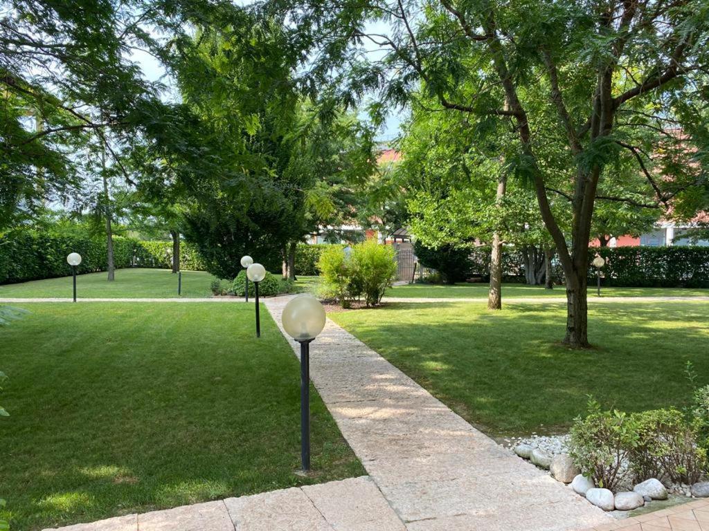 Appartamento Il Faro Con Giardino In Residence Con Piscina Desenzano del Garda Eksteriør bilde