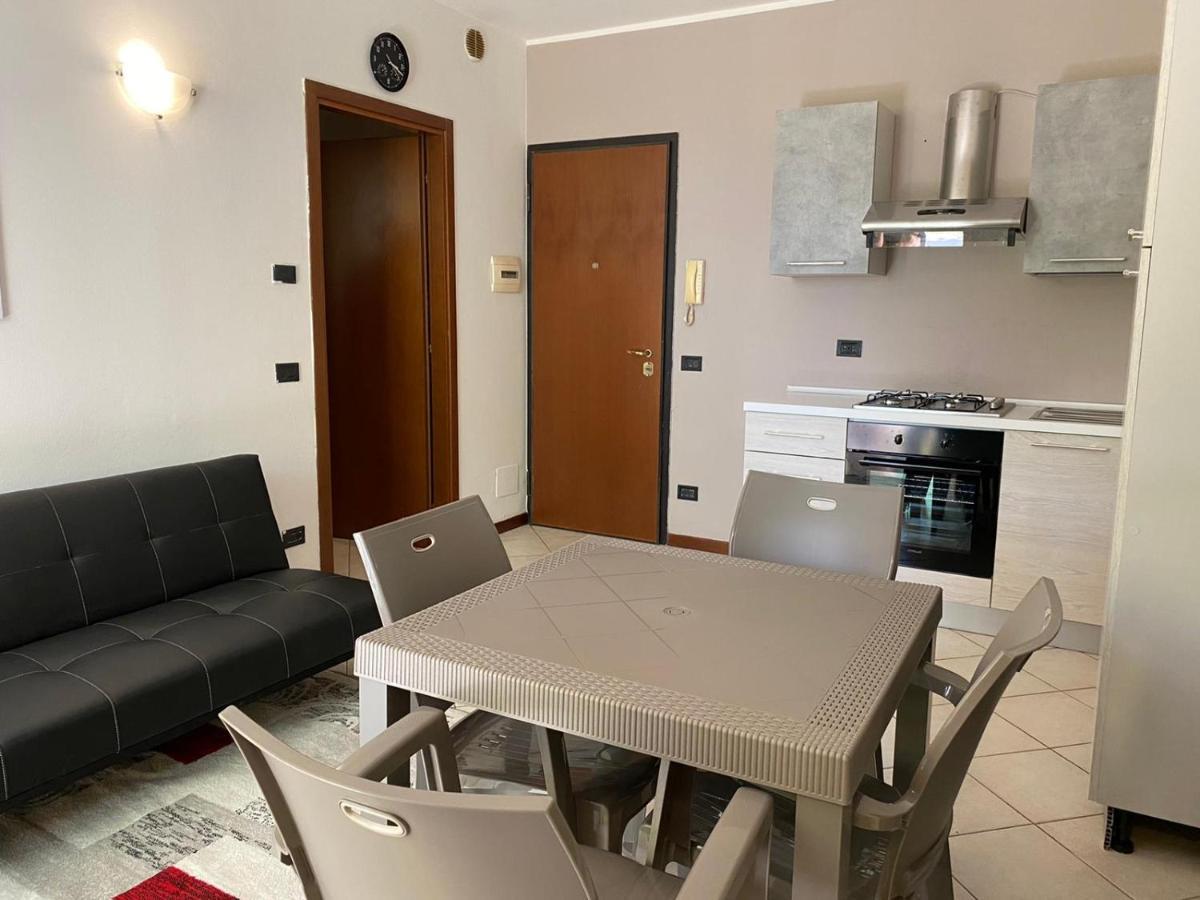 Appartamento Il Faro Con Giardino In Residence Con Piscina Desenzano del Garda Eksteriør bilde