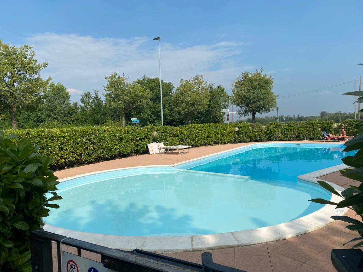 Appartamento Il Faro Con Giardino In Residence Con Piscina Desenzano del Garda Eksteriør bilde
