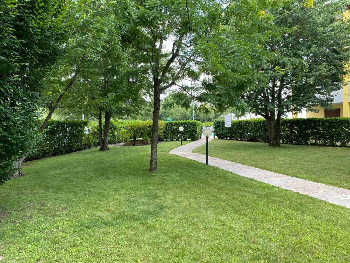 Appartamento Il Faro Con Giardino In Residence Con Piscina Desenzano del Garda Eksteriør bilde